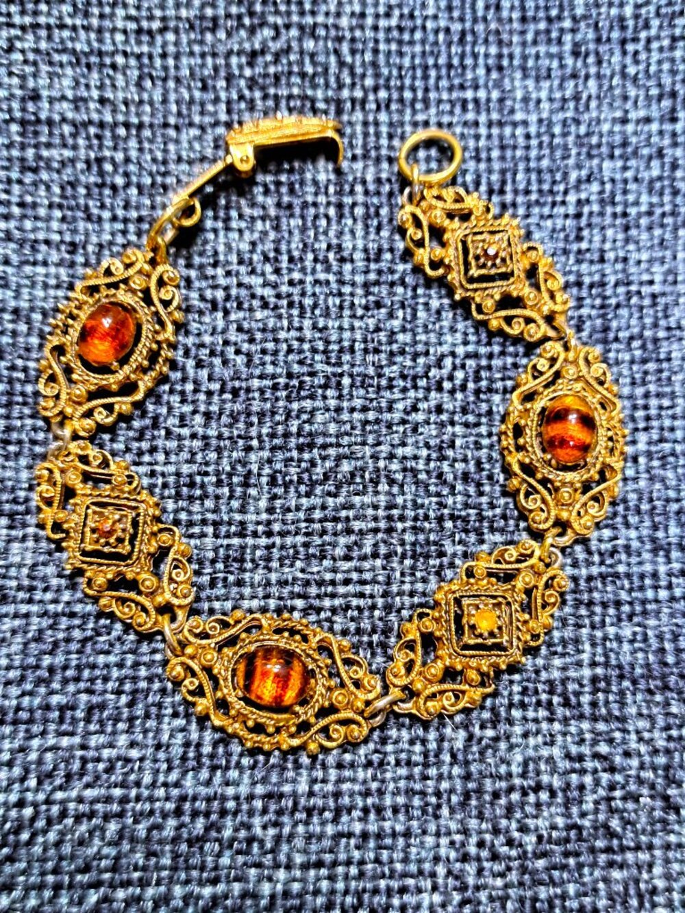 PRETTY LISNER LADIES' BRACELET LACE DESIGN W TIGERS EYE STONE SMALL WRIST SIZE
